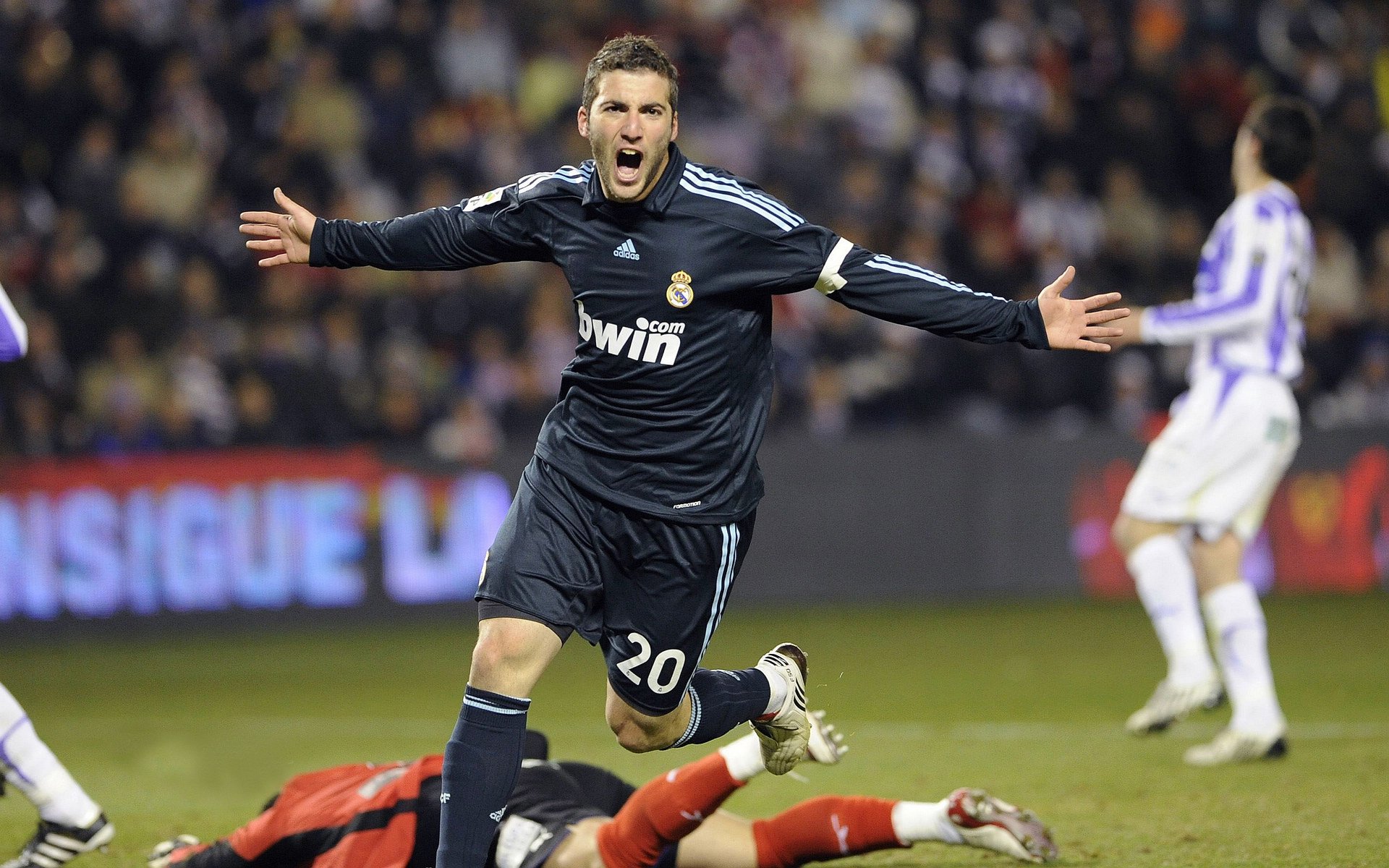 Jiu You-世界杯绝佳进球：令人热血沸腾的瞬间合集，足球世界杯精彩进球集锦